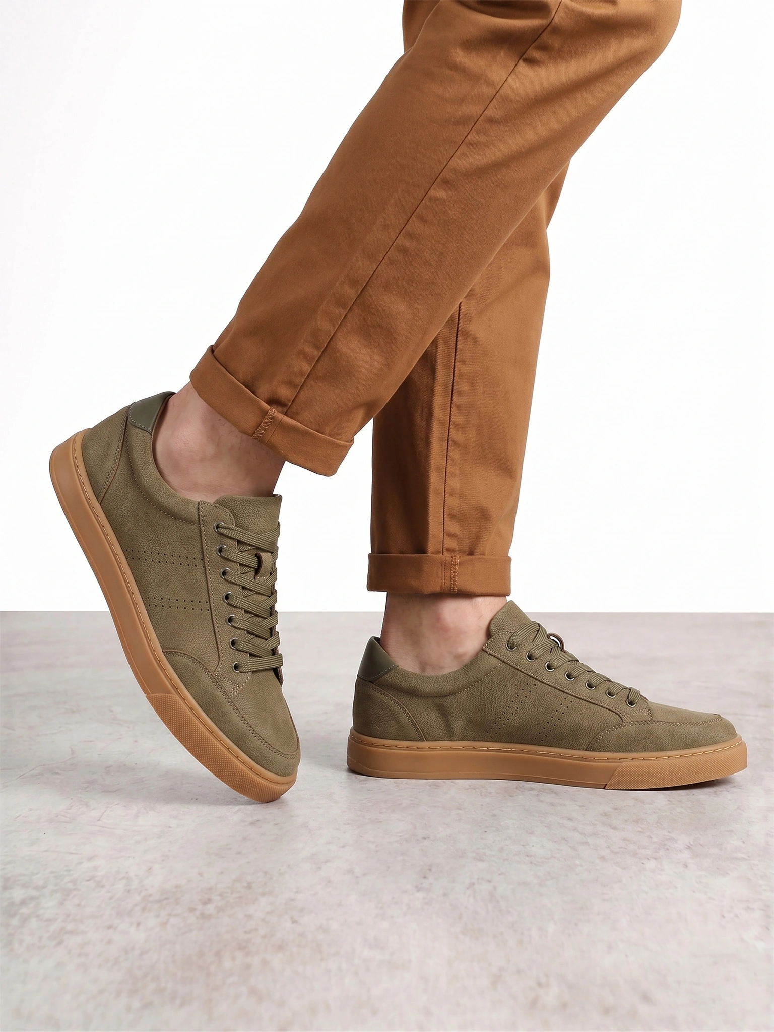 Кеды зеленого цвета на низкой подошве